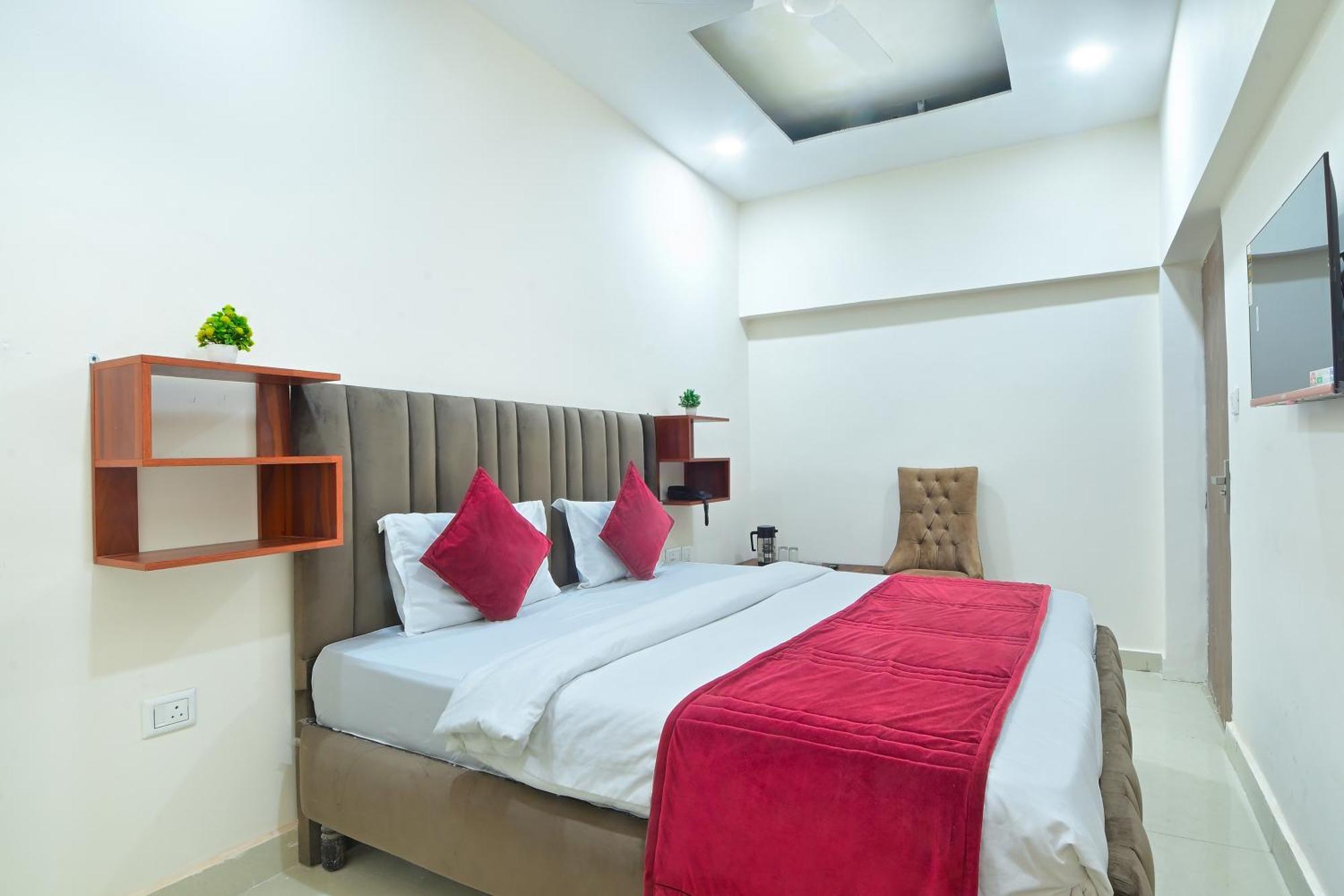 Chowdhry Tourist Lodge - New Delhi Railway Station - 2 Minutes Walk Exterior photo